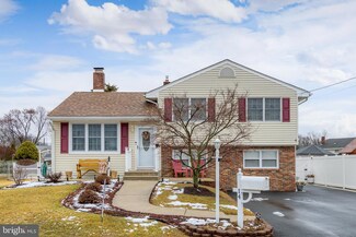 14 Reeves Rd, West Deptford, NJ 08096