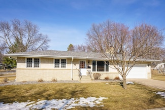 457 Emerson Ave W, Saint Paul, MN 55118