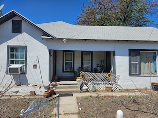106 W Oak St, Sonora, TX 76950