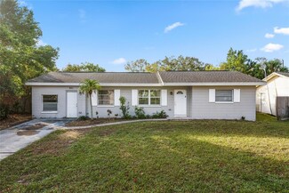 921 Orangeview Dr, Largo, FL 33778