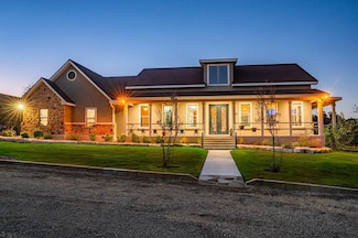 200 Shamrock Ln, Kerrville, TX 78028