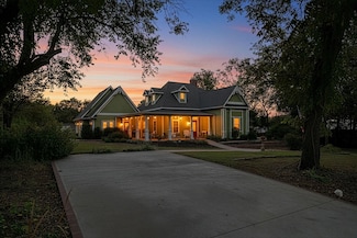 326 W Liberty St, Pilot Point, TX 76258