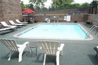 114 E 41st #1 St, Kansas City, MO 64111