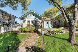 2105 Lipscomb St, Fort Worth, TX 76110