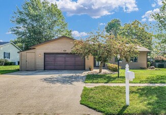 1000 S Fawn Dr, Mahomet, IL 61853