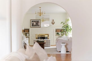 1908 Dorchester Dr, Nichols Hills, OK 73120