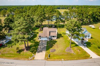 1103 Pelican Dr, New Bern, NC 28560