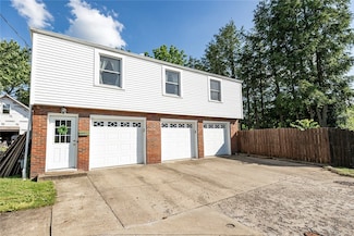 636 Barmore Ave, Grove City, PA 16127