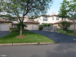 27 Woodmont Dr, Lawrence Township, NJ 08648