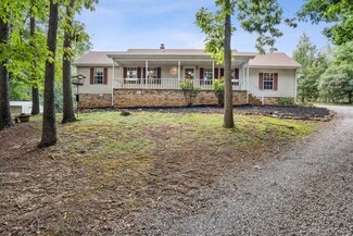 846 Bowling Branch Rd, Cottontown, TN 37048