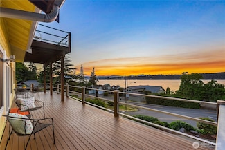 3643 Beach Dr E, Port Orchard, WA 98366