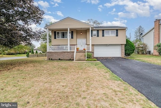 2 Cumberland Dr, Carlisle, PA 17013