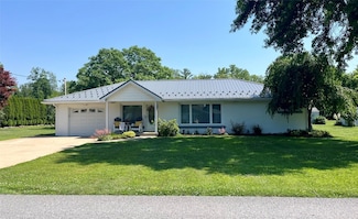 3997 Markwood Dr, Erie, PA 16510
