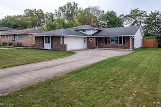 6996 Greenbriar Dr, Parma Heights, OH 44130