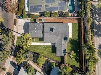 20528 & 20526 Hamlin St, Winnetka, CA 91306