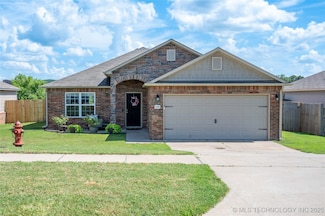 1330 Panther Ln, Sapulpa, OK 74066