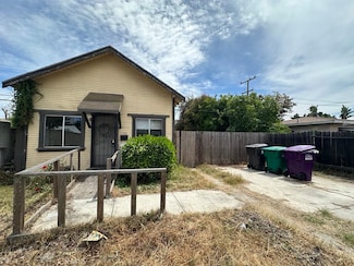 1702 E Washington St, Long Beach, CA 90805