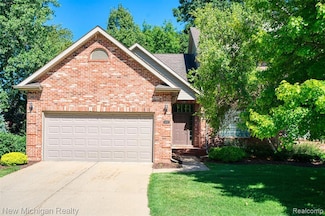 3130 Harbor Pointe Cir Unit 64, Fenton, MI 48430