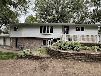 1673 Firefly Rd, Manchester, IA 52057