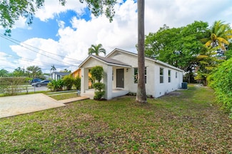 30 SW 7th St, Hallandale Beach, FL 33009