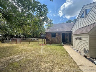 105 Summit Ridge Dr, Tahlequah, OK 74464