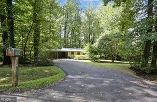 9004 Honeybee Ln, Bethesda, MD 20817