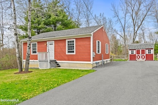 26 April Ln, Pittsfield, MA 01201