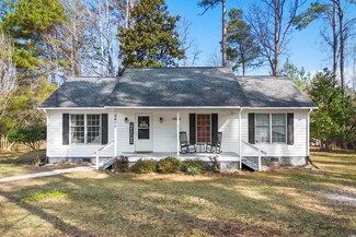 5675 Dinkler Ave, Loris, SC 29569