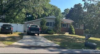 44 Lexington Ave, Brentwood, NY 11717