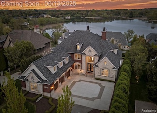 2750 Turtle Bluff Dr, Bloomfield Hills, MI 48302