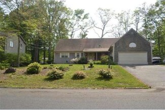 12 Heritage Dr, North Dartmouth, MA 02747