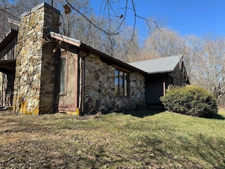 18488 Warwick Ln, Bristol, VA 24202