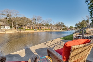 1812 Winewood Ln, Arlington, TX 76013