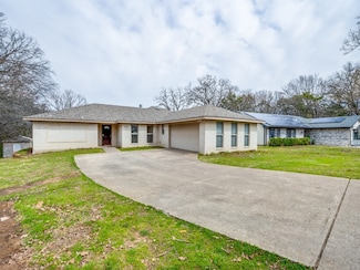 213 Pembrook St, Lake Dallas, TX 75065