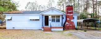809 Minurva Ct, Fayetteville, NC 28301