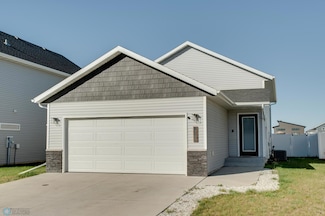 7339 24th St S, Fargo, ND 58104