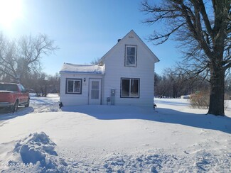 122 Parkview St E, Thief River Falls, MN 56701