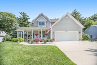6700 Beech Creek Dr, Fruitport, MI 49415