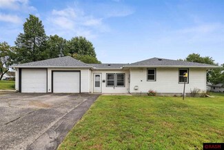 802 802 N 5th St, St. Peter, MN 56082