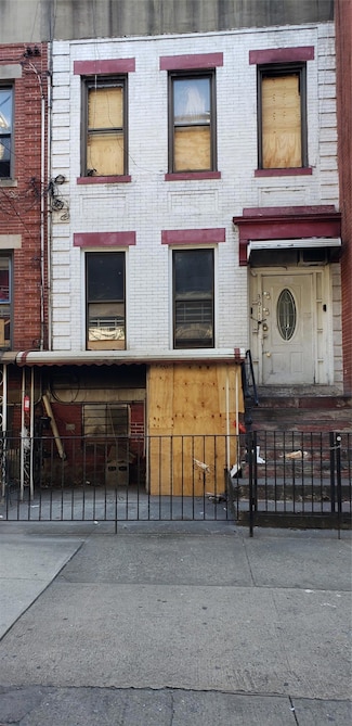 36-11 31st St, Astoria, NY 11106