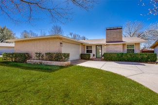 911 Meadow View Dr, Richardson, TX 75080