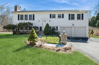 90 Akbar Rd, Stamford, CT 06902