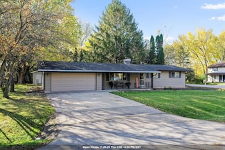 2255 Winwood Dr, Appleton, WI 54915