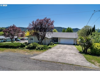 310 NW Lost Ln, Winston, OR 97496