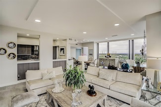 14 Greenway Plaza Unit 15Q, Houston, TX 77046