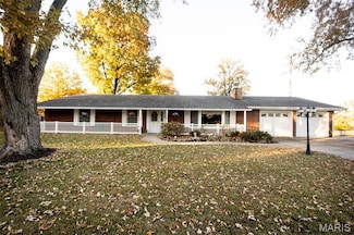 1300 Duval Dr, Godfrey, IL 62035