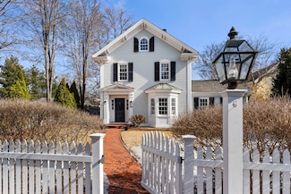 58 West St, Beverly, MA 01915