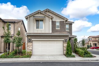 1309 E Via Viola Way, Fresno, CA 93730
