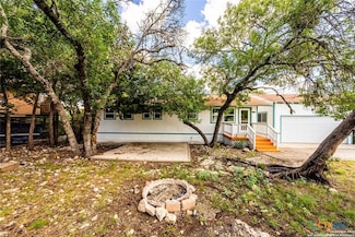 2792 Woodcrest Dr, Canyon Lake, TX 78133