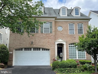 8894 Olive Mae Cir, Fairfax, VA 22031